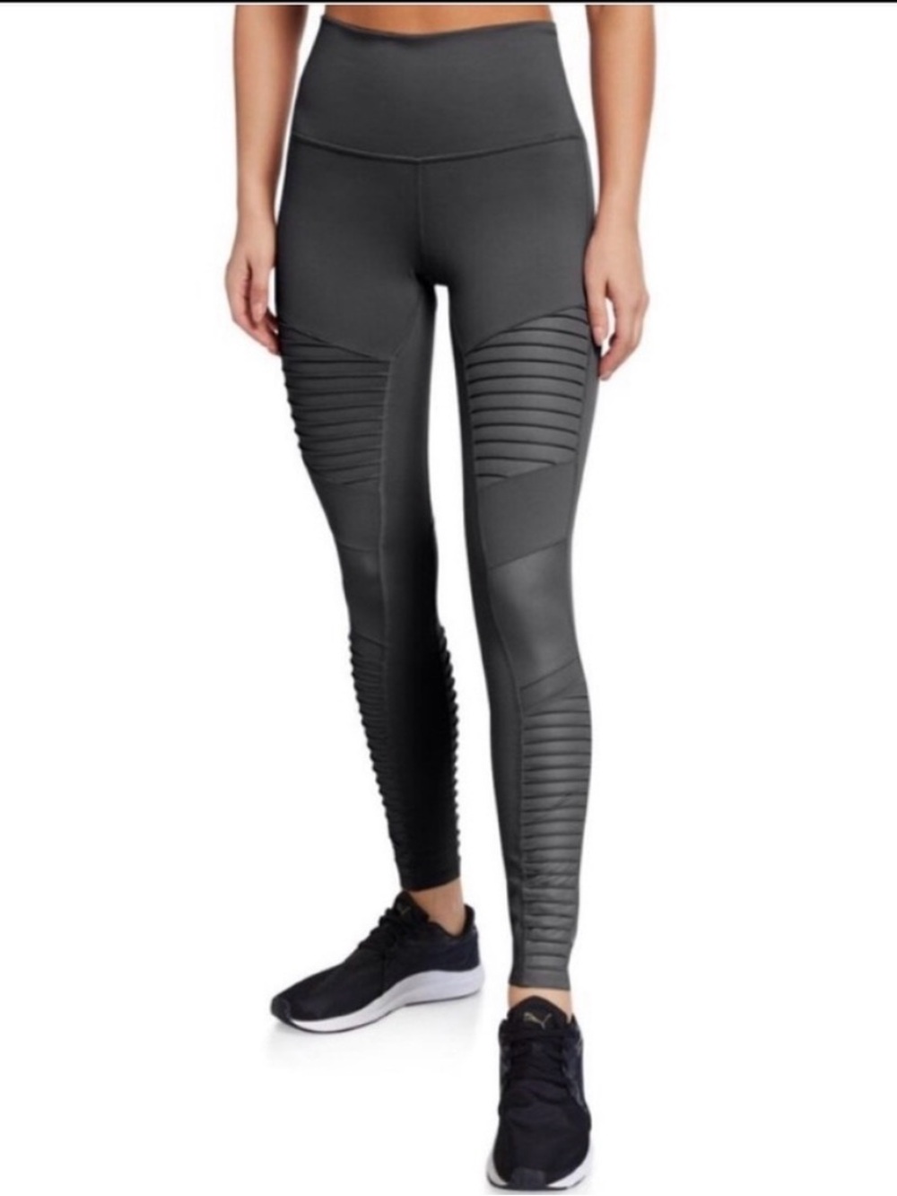 ALO Yoga Gray High Ride Moto Leggings
- Size Small